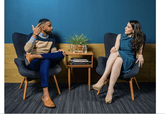 Comment écouter comme un enquêteur pour mieux convaincre ?