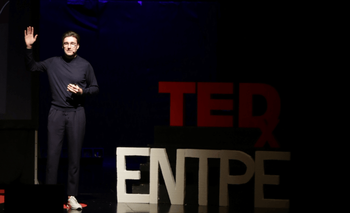 Tedx conférence : la surprenante formule gagnante pour être heureux