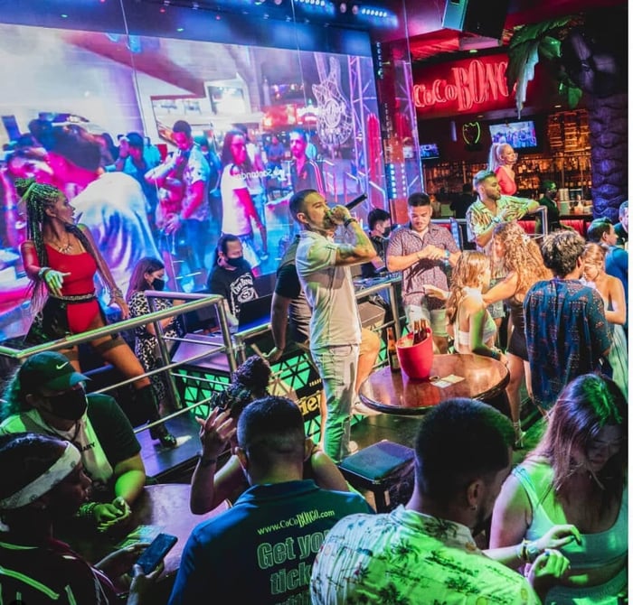 Check Out Cancun's Ultimate Bar Crawl Experience!