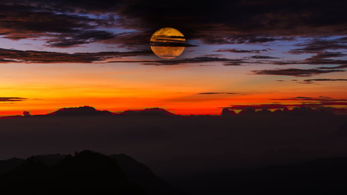 How Fragrance Oils Can Lift Your Mood During Darker Evenings