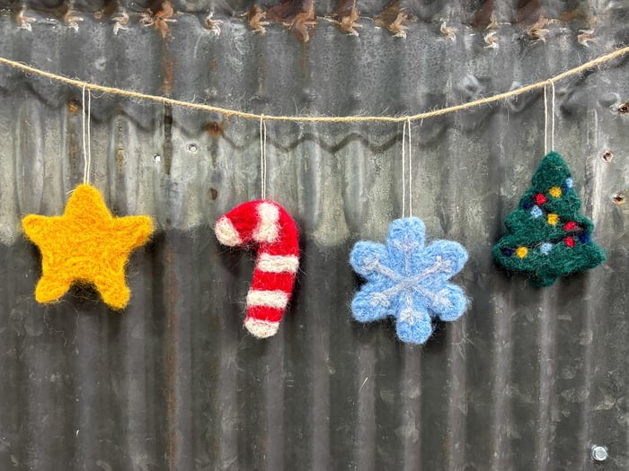 How To Needle Felt Christmas Ornaments Using Cookie Cutters
