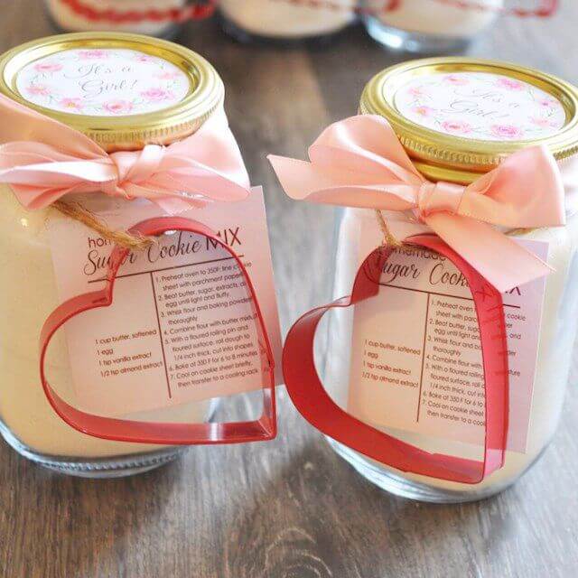 Using Custom Glass Jars and Bottles: Unique Wedding Favors