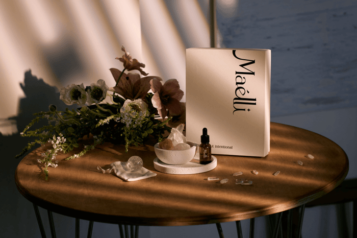 在房間適合擺放幫助內在安定的能量水晶，如粉水晶、橙鹽石、白水晶，不適合擺放能量過強的水晶