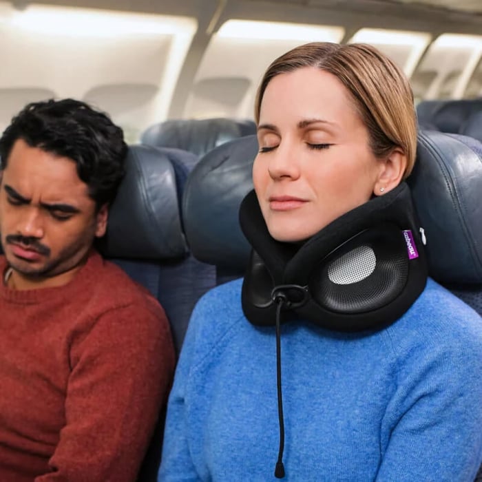 旅行聖誕禮物推薦3:旅行頸枕,打盹小憩不怕歪脖