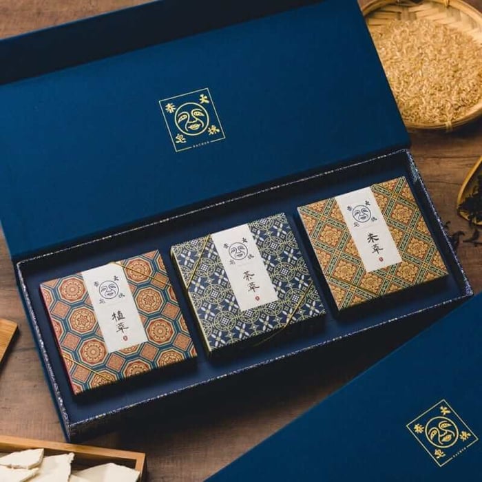 送同事精緻質感禮物推薦1：沐浴皂禮盒，以大稻埕在地的米、茶和中藥材料入皂製成，溫和滋潤肌膚，恢復水潤彈性
