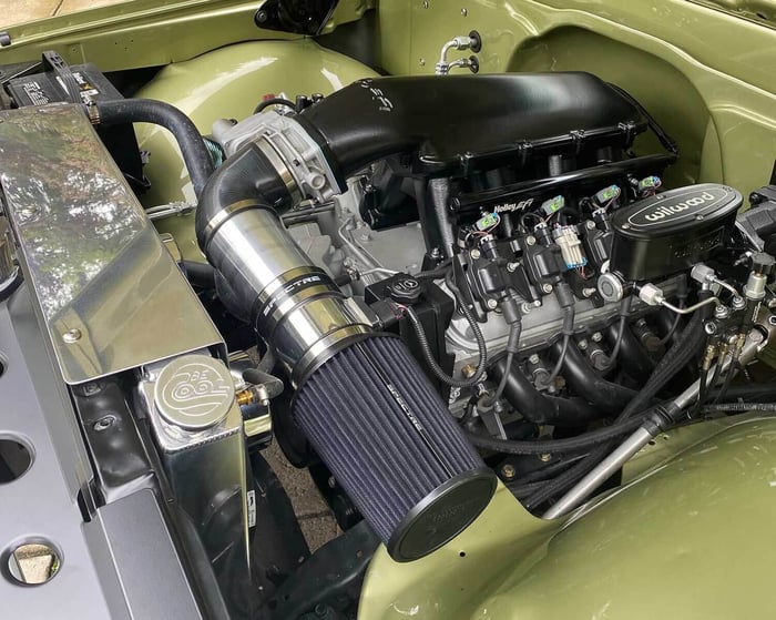 Camaro-sourced 6.2L L99 LS engine installed cleanly in the Blazer’s bay.