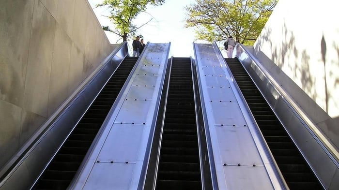 How Vertical Illusion Affects Perception in Architecture