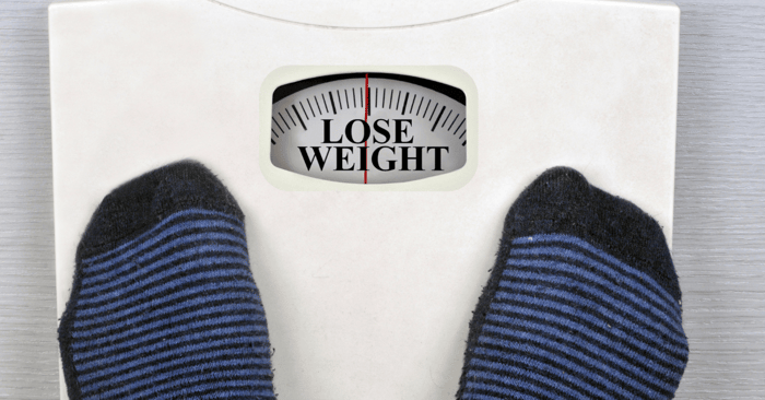 do saunas help you lose weight shown by feet on weighing scale