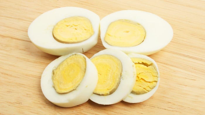 boiled eggs for parrots