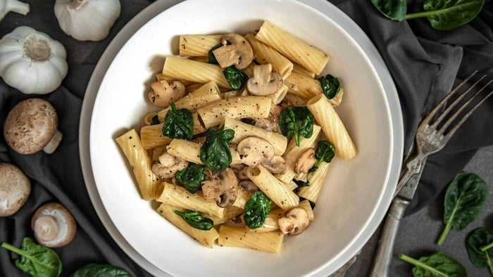 Can Parrots Eat Garlic Pasta?