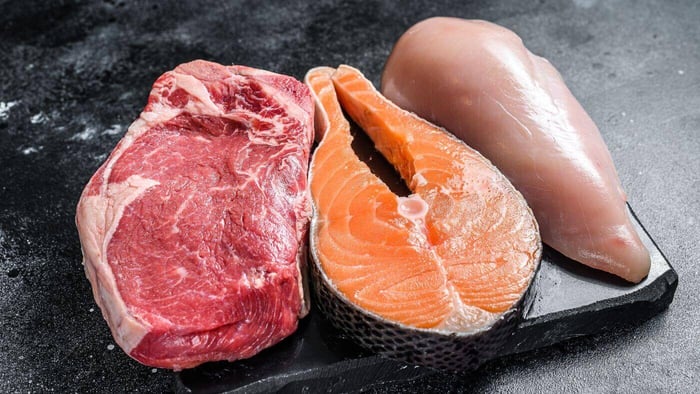 What Types of Healthy Meat Should a Parrot Eat
