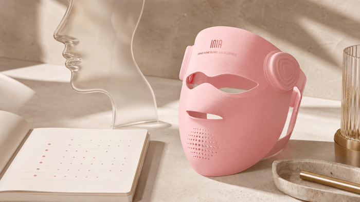 INIA GLOW 4D wireless LED light therapy mask