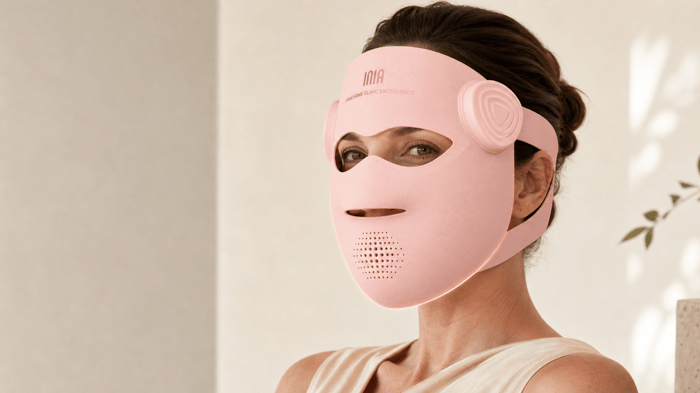 INIA GLOW 4D extending along the jawline and under the chin