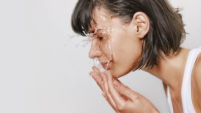 The correct way to wash your face