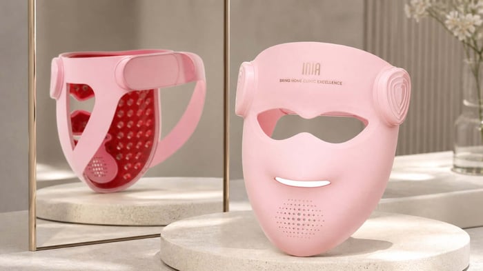 Front and interior views of INIA GLOW 4D showing the eye openings, raised nose bridge, strap, and LED layout