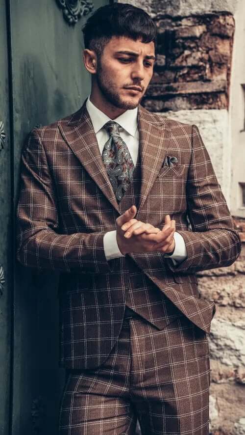 WHAT ARE THE COMMON PATTERNS IN GENTLEMEN'S SUITS?