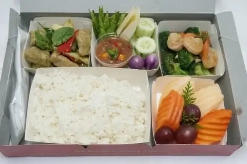 5. เซฟค่าอาหารในงานยุคโควิดอย่ามองข้ามอาหารกล่อง ”box set” อาหารกล่องเซตจะช่วยลดการสัมผัสแขกในงานมากกว่าไปเดินตักอาหารเอง