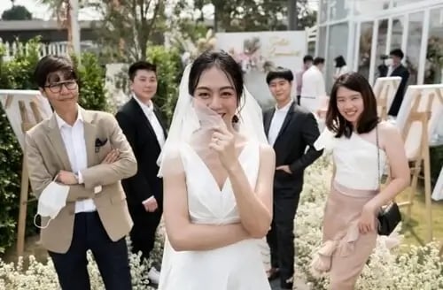 6. งานเล็กหรือใหญ่ ก็ทำให้ ‘ประทับใจ’ ได้ไม่ว่าจะเป็นงานเล็กหรือใหญ่ ไม่ได้เป็นตัววัดความประทับใจที่เรามีต่องานนั้น ๆ เสมอไป บางครั้งเราไปงานแต่งเพื่อนที่จัดขึ้นเล็ก ๆ แต่บรรยากาศเป็นงานแต่งเก๋มีสไตล์อย่าบอกใคร