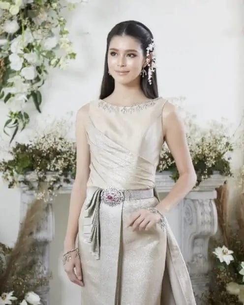 ชุดไทยดุสิต