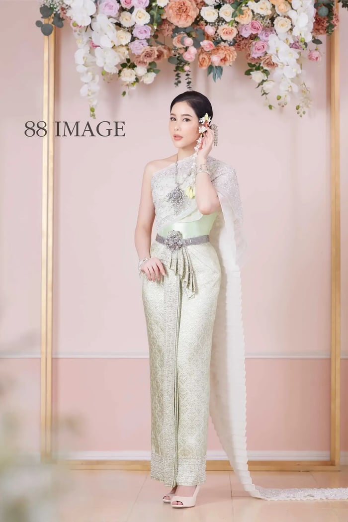 ชุดไทยยอดนิยมที่นิยมใส่ในงานแต่งช่วงเช้า 2024 รู้ไว้ไม่ตกเทรนด์