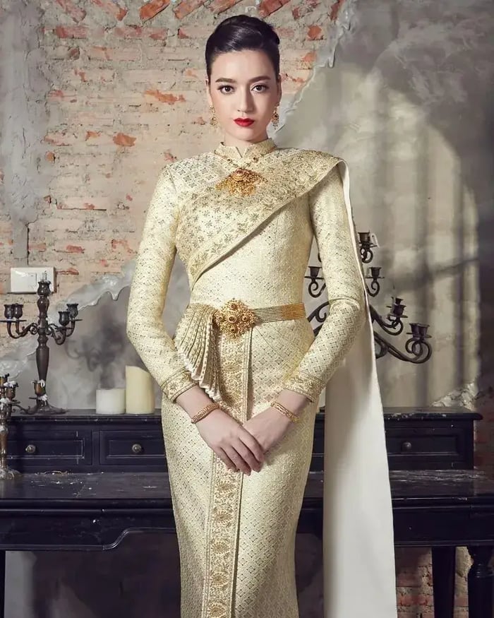 ชุดไทยยอดนิยมที่นิยมใส่ในงานแต่งช่วงเช้า 2024 รู้ไว้ไม่ตกเทรนด์