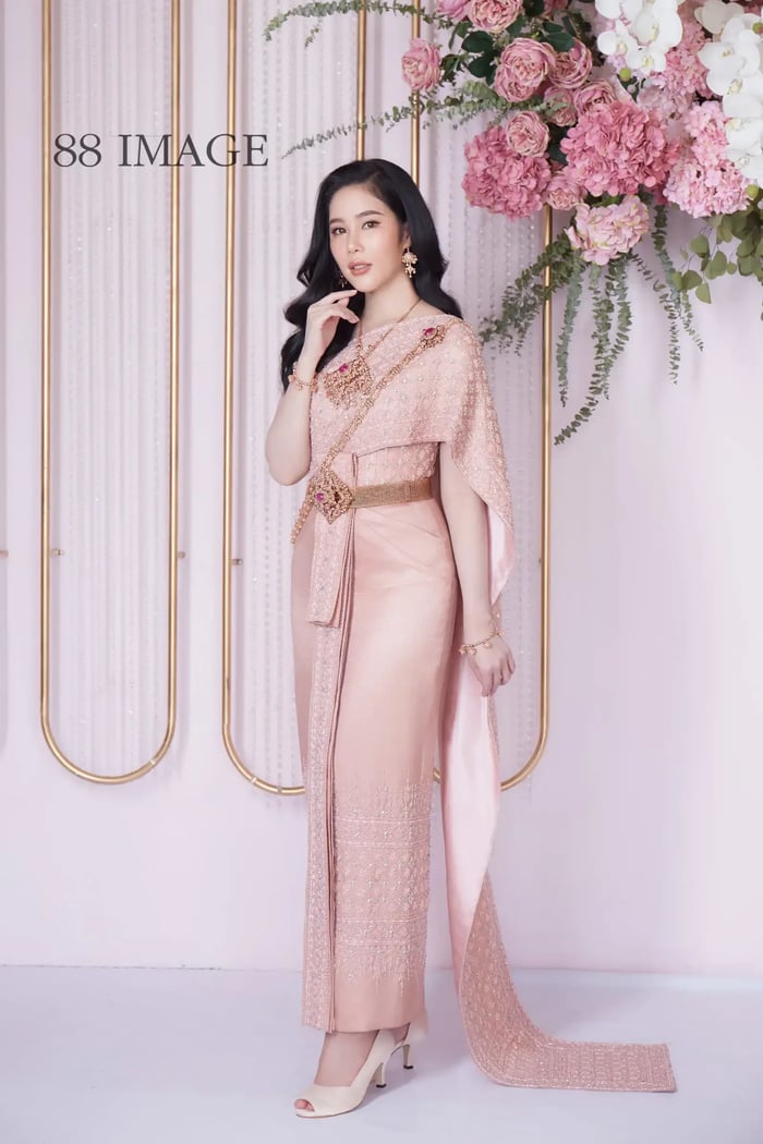 ชุดไทยยอดนิยมที่นิยมใส่ในงานแต่งช่วงเช้า 2024 รู้ไว้ไม่ตกเทรนด์