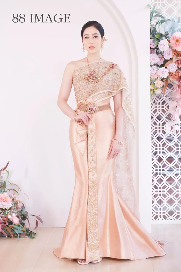 ชุดไทยยอดนิยมที่นิยมใส่ในงานแต่งช่วงเช้า 2024 รู้ไว้ไม่ตกเทรนด์