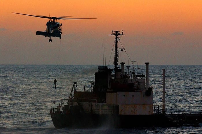 Helicopter boarding