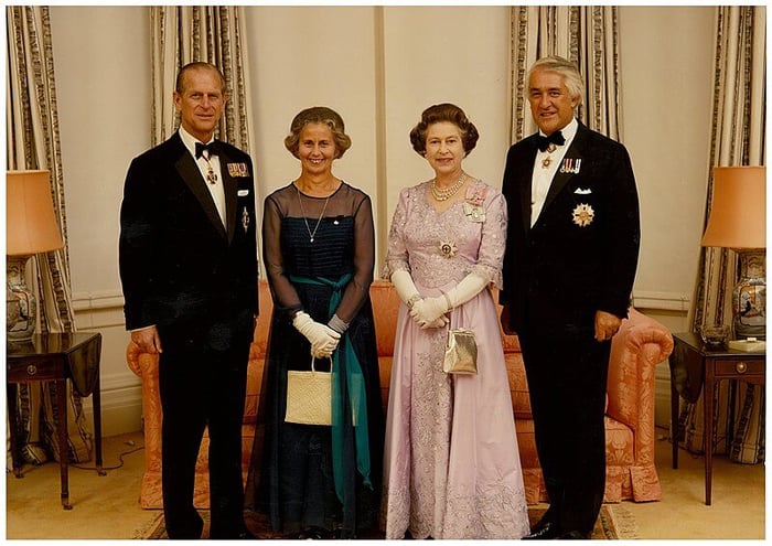 800px-Prince_Philip,_Beverley_Reeves,_Queen_Elizabeth_II,_Paul_Reeves