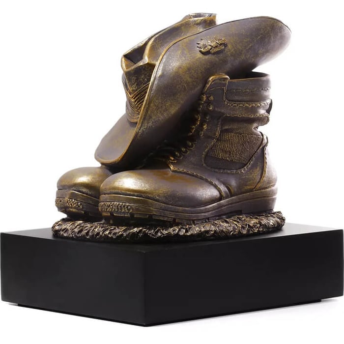 BN20250-Gold_-_Stand_Down_Figurine_-_Collectors_Gold_Edition__74330.1650593235