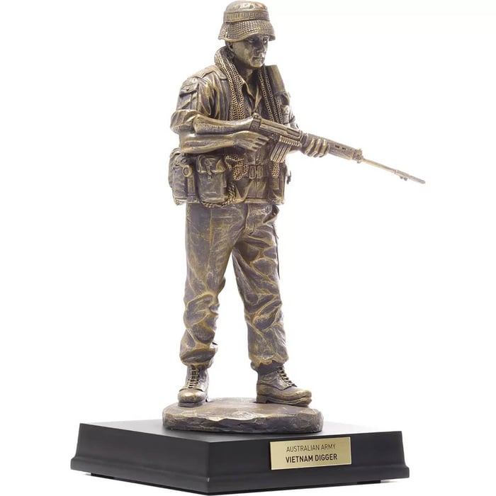 BN50724-Gold_-_Vietnam_Digger_Figurine_-_Collectors_Gold_Edition__97227.1650593329