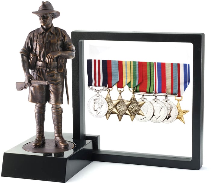 Mini-WW2-Digger-Figurine-with-Stand-and-Frame-and-Medals_1200px