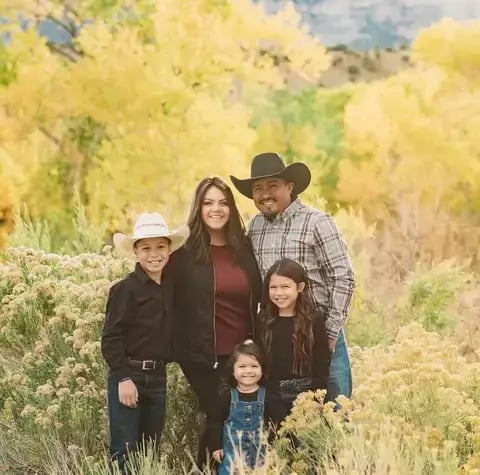 A photo of Lacie Rodriguez with her husband and 3 kids.