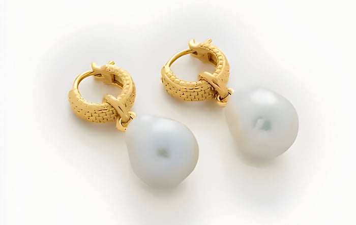 2 pearl earrings