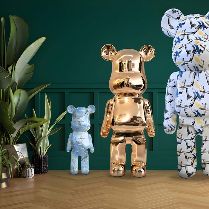 Giant bears sculptures as a stunning centre piece
