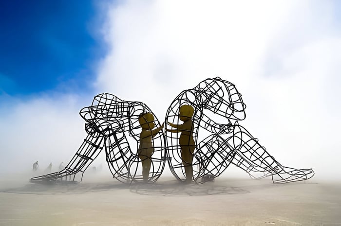 love sculpture by alexander milov