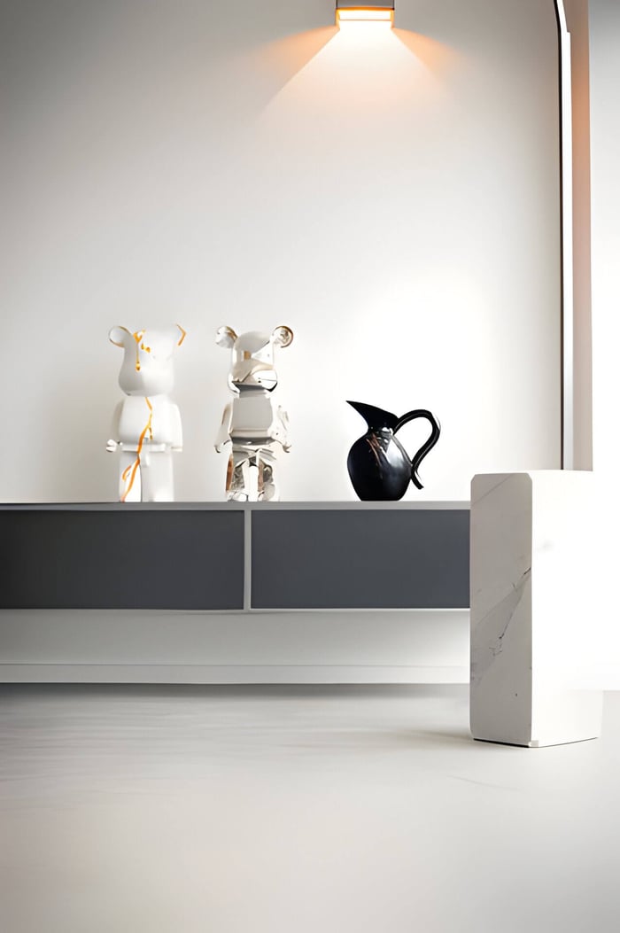 2 giant bear 50cm sculpture on a self inside a home