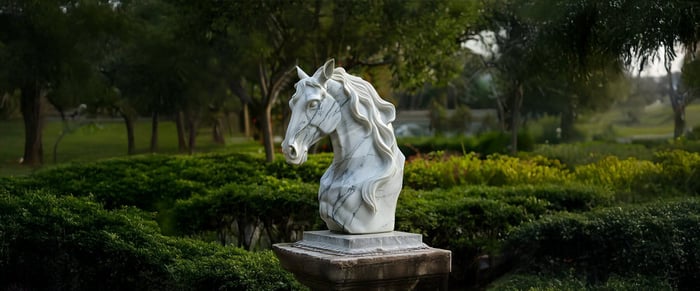 Popular Themes for Outdoor Garden Sculptures: From Nature to Abstract Art