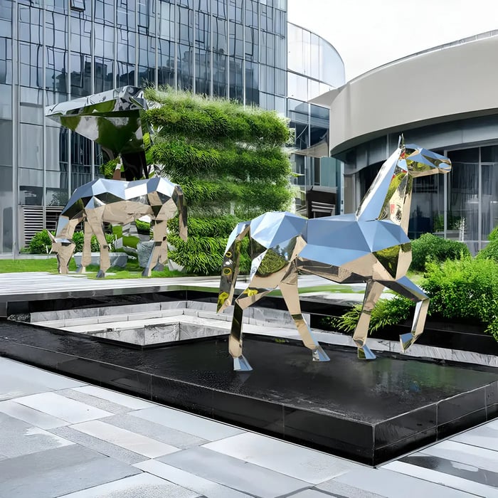 Geometric mirrored horse sculptures in a modern plaza – Two metallic polygonal horse statues reflecting their surroundings in an urban outdoor space.
