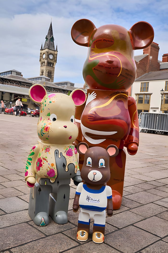 3 Giant bear sculptures on The Darlington bear trail