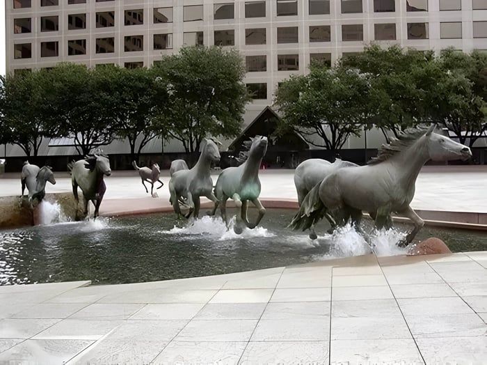 mustangs animal sculpture in Texas