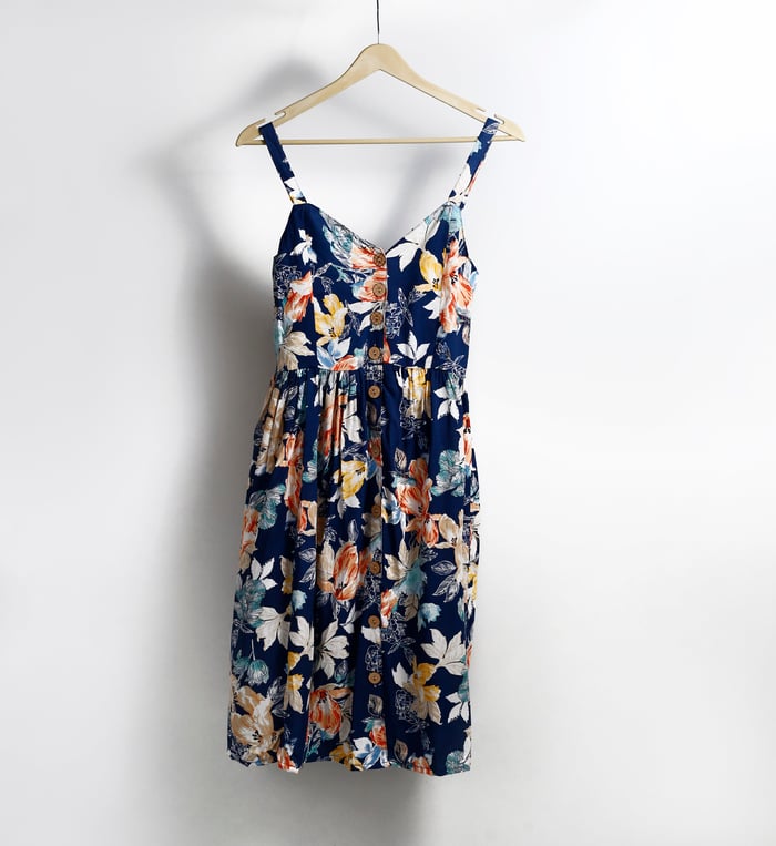 change dress color online