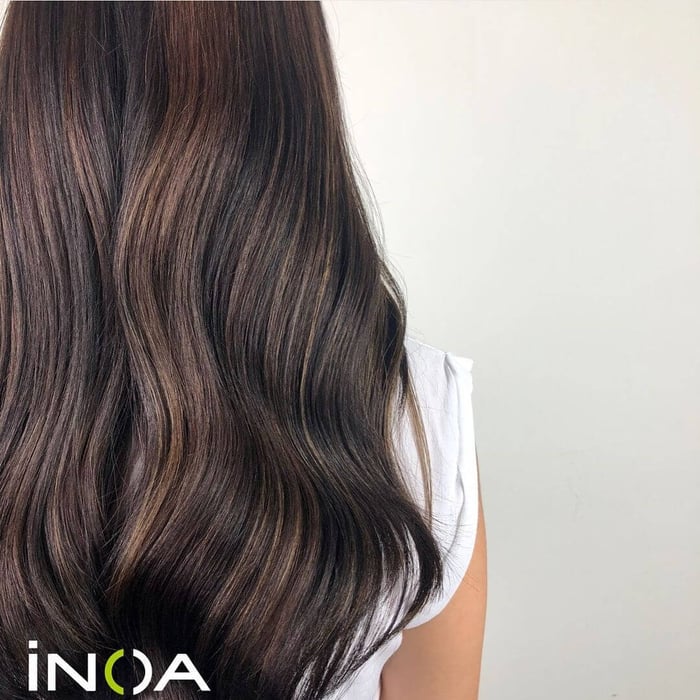Since iNOA is made up of 60 per cent oil, you will never have to worry about having fragile and brittle hair – the product delivers 6 weeks of intense hydration while depositing true-to-tone colour.