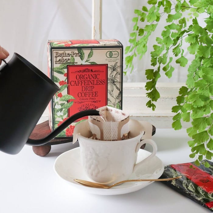  Esthe Pro Labo’s Organic Caffeine-Free Drip Coffee is the perfect choice for coffee lovers seeking a relaxing and soothing beverage.