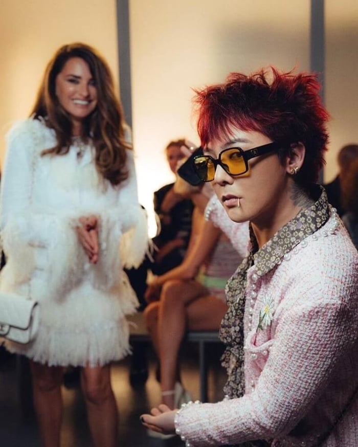 G-Dragon's return to the music scene after a 7-year hiatus has been marked by a bold revival of his signature red hair, exciting fans and fueling anticipation for his powerful stage performances.