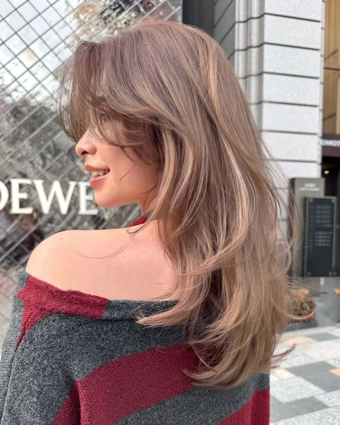 Want to really show off those layers? Then balayage and dimensional highlights are your go-to! 