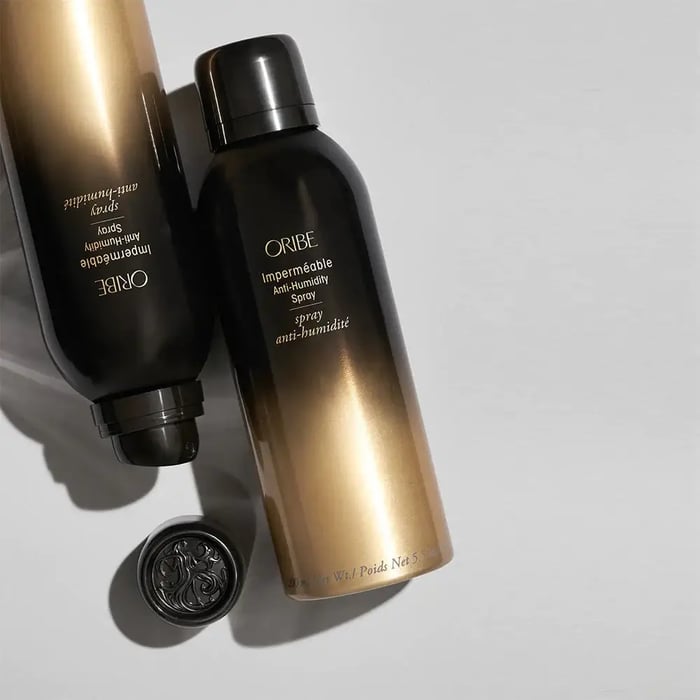 Oribe lightweight Impermeable Anti-Humidity Spray blocks frizz, adds texture, and sets your style, so you can enjoy a beautiful, frizz-free look.