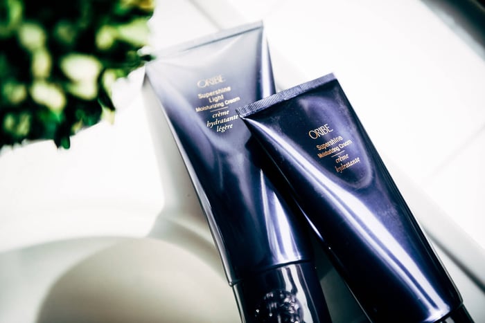 Supershine Moisturizing Cream is ideal for medium to thick hair textures, offering intense hydration and weightless shine.