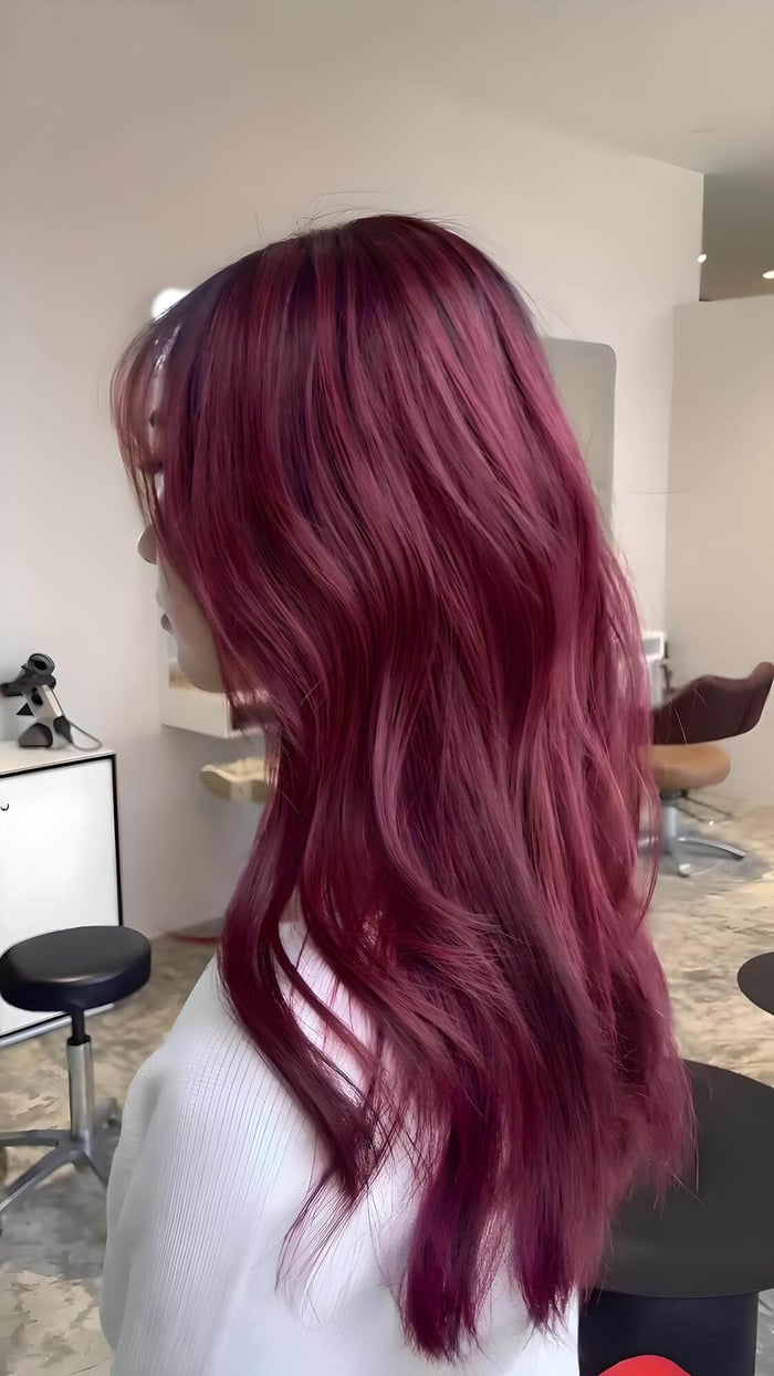 This bewitching vampy purplish red hair color is a captivating trend, promising to add a touch of sultriness and a youthful glow while remaining versatile and easy to maintain.