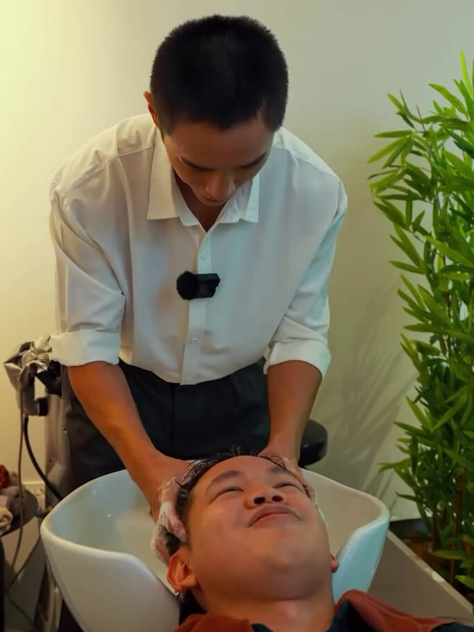 First step before haircut, a soothing hair wash